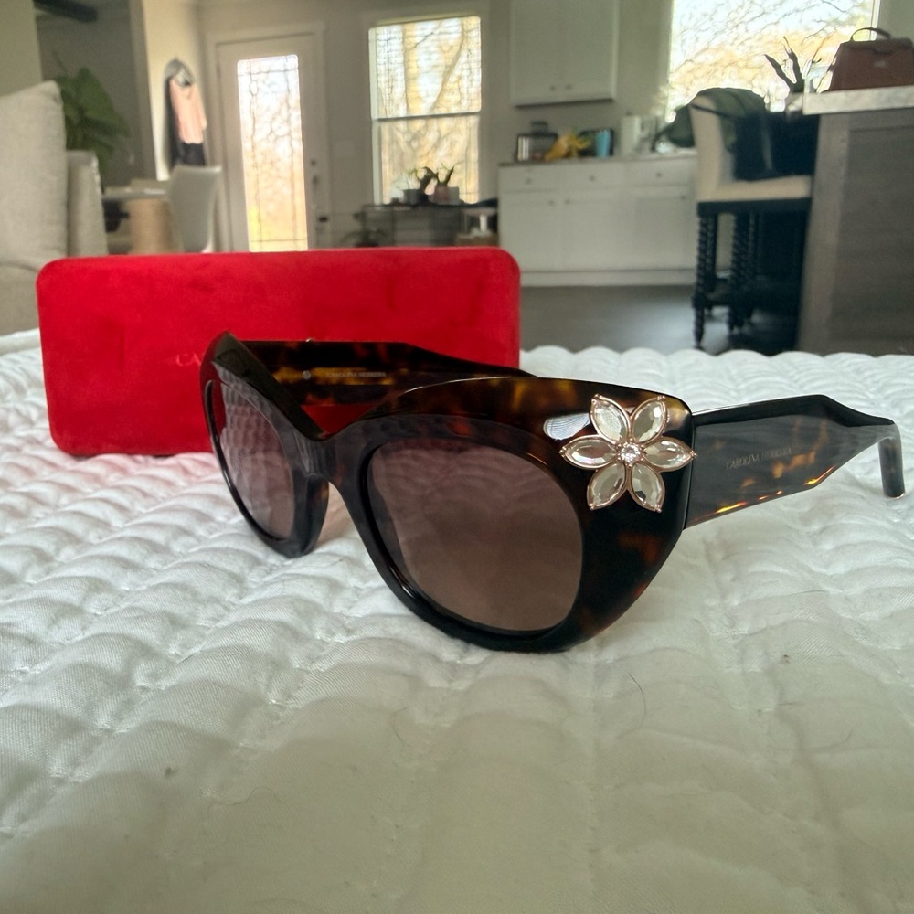 Carolina Herrera Cat Eye Sunglasses HERO215S Tortoise Floral + Case $398 - Picture 6 of 8